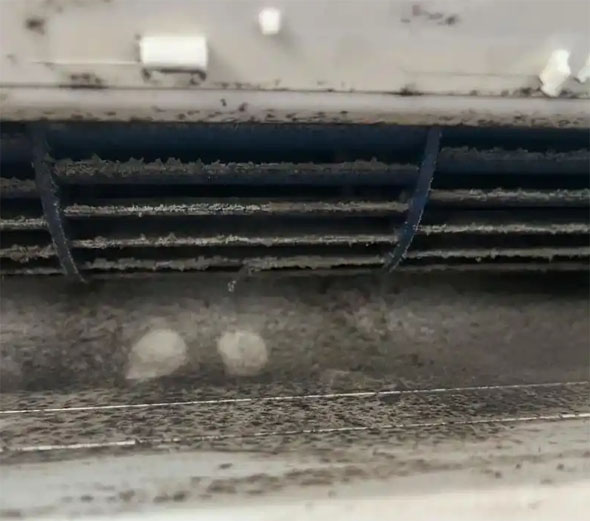 覃塘空调吹的风有股烧焦味是怎么回事